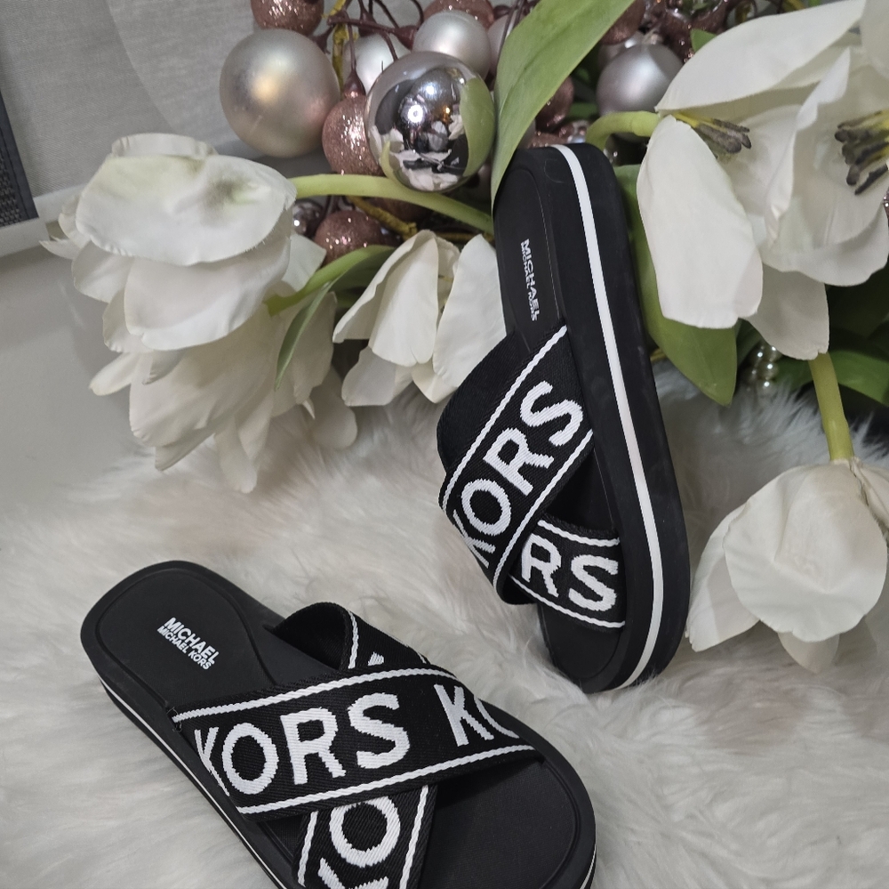 Michael Kors womens slides Color:black/whiteBrand new - Picture 3 of 6